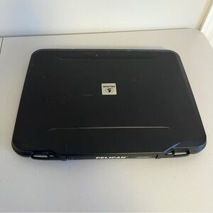 Pelican 1070 HardBack Laptop Case – 13″ (With Shoulder Strap)